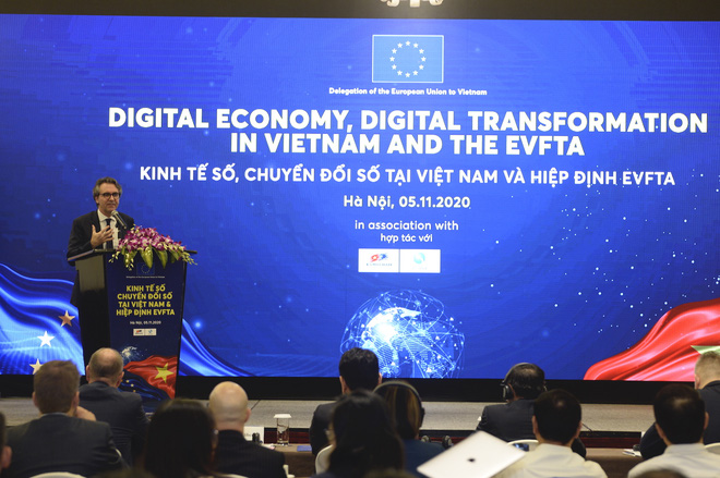 2-ong-giorgio-aliberti-dai-su-eu-tai-vietnam-phat-bieu-khai-mac-hoi-thao-1604562584971578308009.jpg