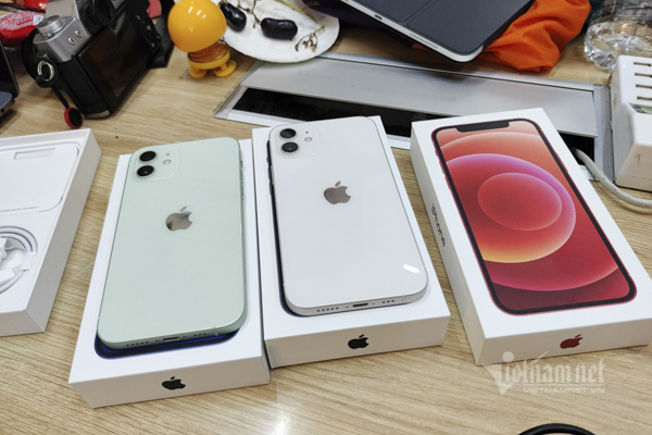 Cận cảnh iPhone 12 vừa về đến Việt Nam, rẻ nhất 23 triệu đồng