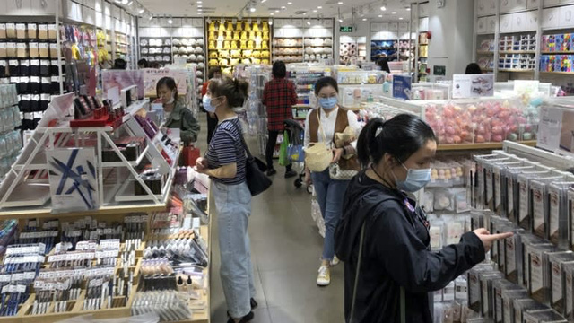  Bán đồ Nhật nhái’ giá bèo, 7 năm chưa hề có lãi, điều gì khiến Miniso nổi lên như một thế lực toàn cầu, tăng trưởng vượt cả Uniqlo và Muji? - Ảnh 4.