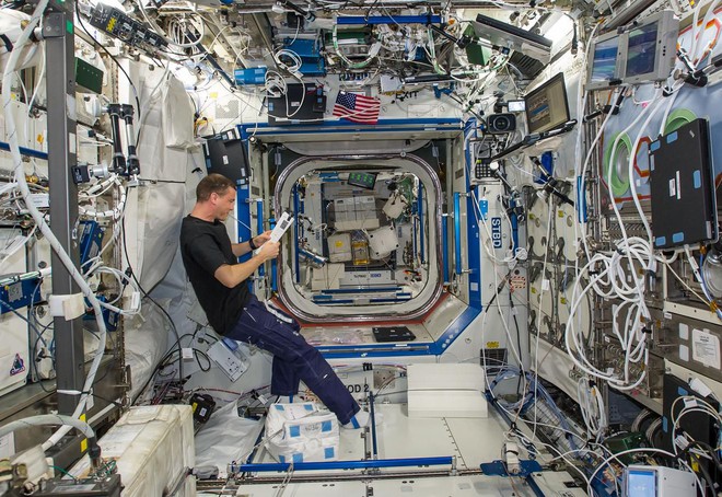 NASA chưa tìm được lỗ hổng gây rò rỉ không khí trên ISS, sẽ sơ tán phi hành gia về Trái Đất nếu xảy ra trường hợp xấu nhất - Ảnh 2.